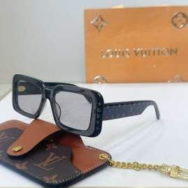 Picture of Louis Vuitton Sunglasses _SKUfw76300402fw